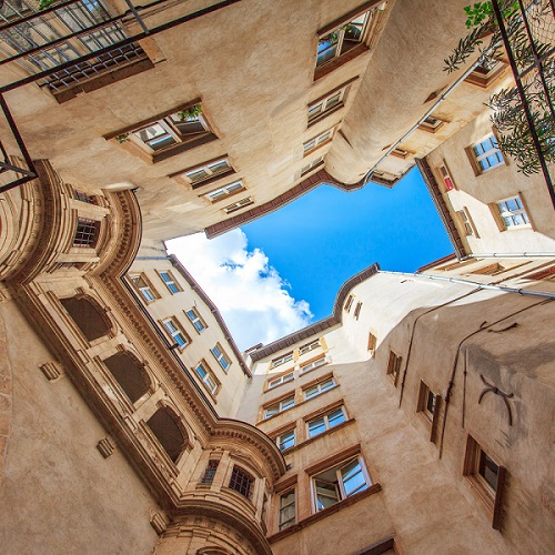 Explore Lyon's traboules with mobile applications